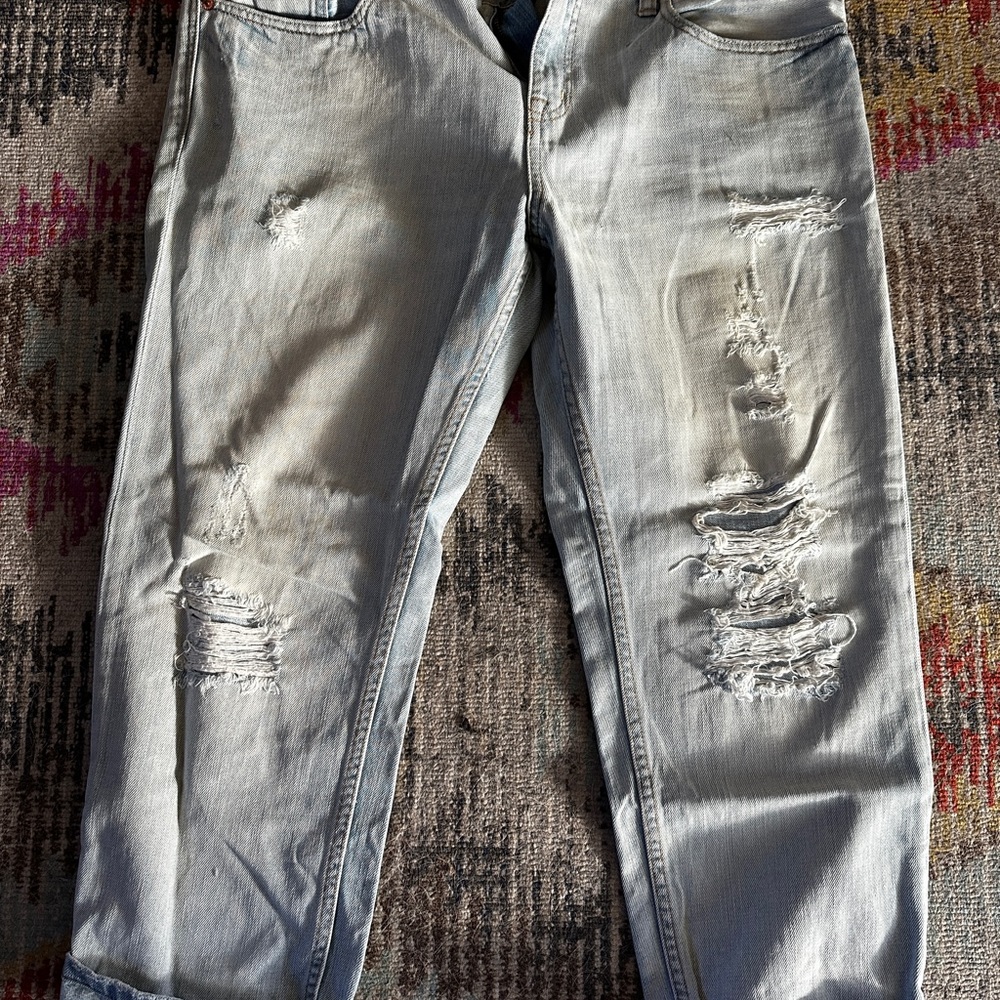 Light wash capris